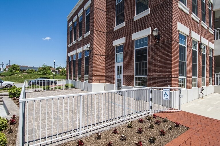 105 Centennial St, La Plata, MD à louer - Photo de l’immeuble – Image 3 sur 8