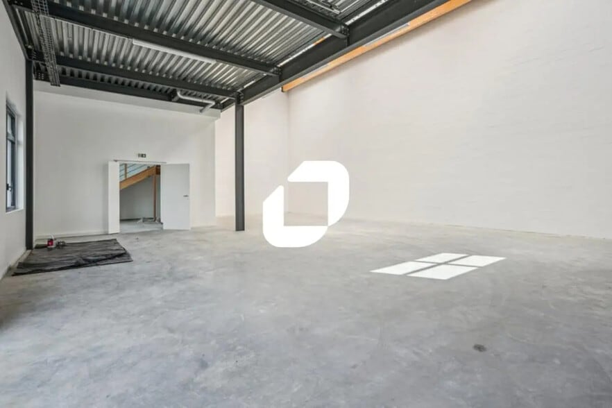 Local d'activités dans Lieusaint à vendre - Photo intérieure – Image 2 sur 11