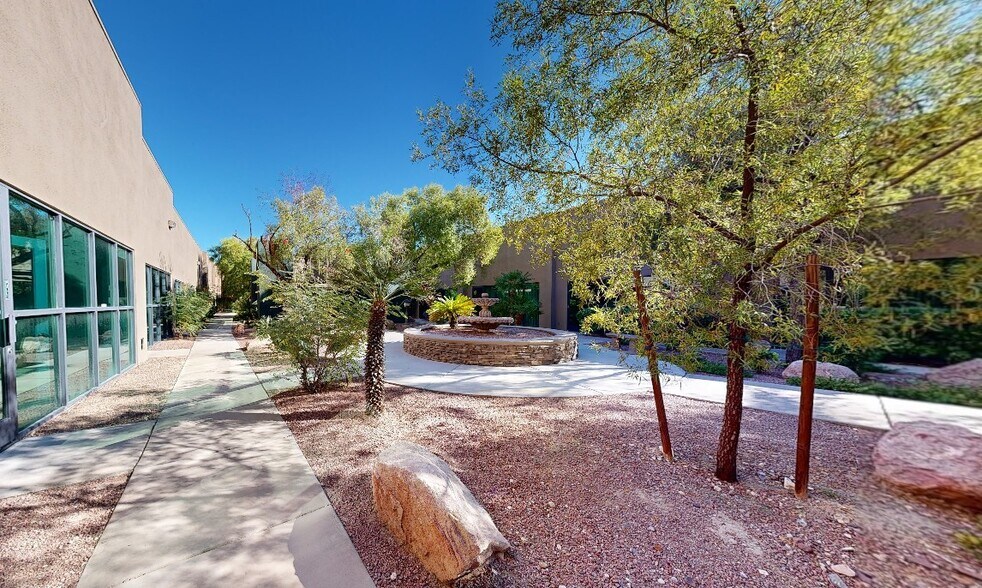 4270 S Decatur Blvd, Las Vegas, NV à louer - Numérisation 3D Matterport – Image 2 sur 17