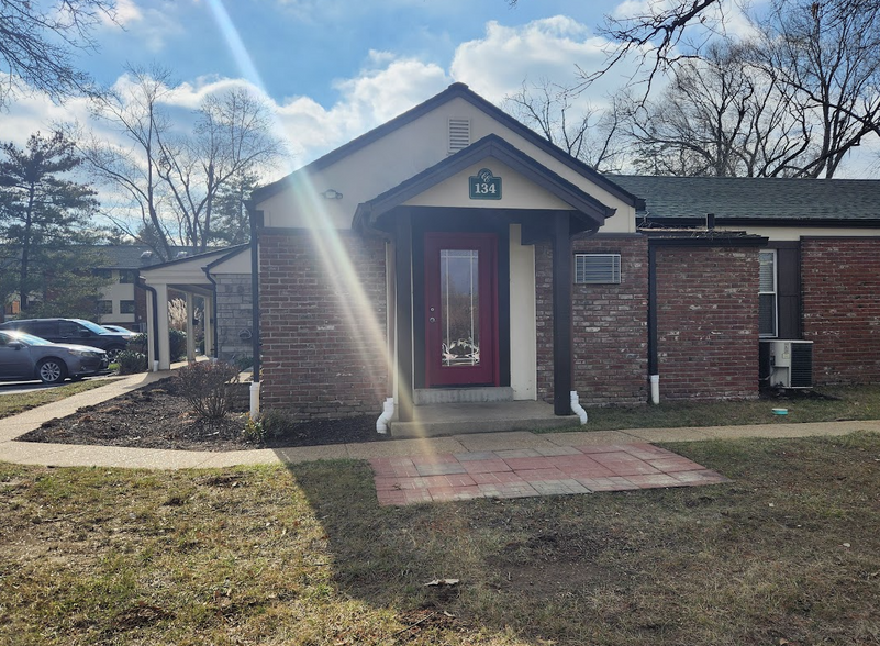 134 Clarkson Executive Park, Ellisville, MO à louer - Photo de l’immeuble – Image 1 sur 5