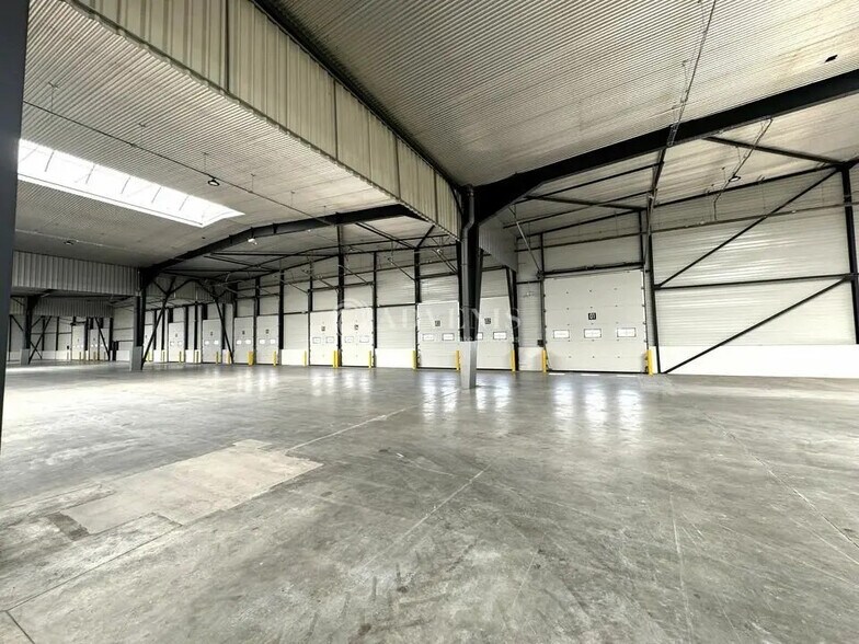 Industriel/Logistique dans Goussainville à louer - Photo de l’immeuble – Image 3 sur 11