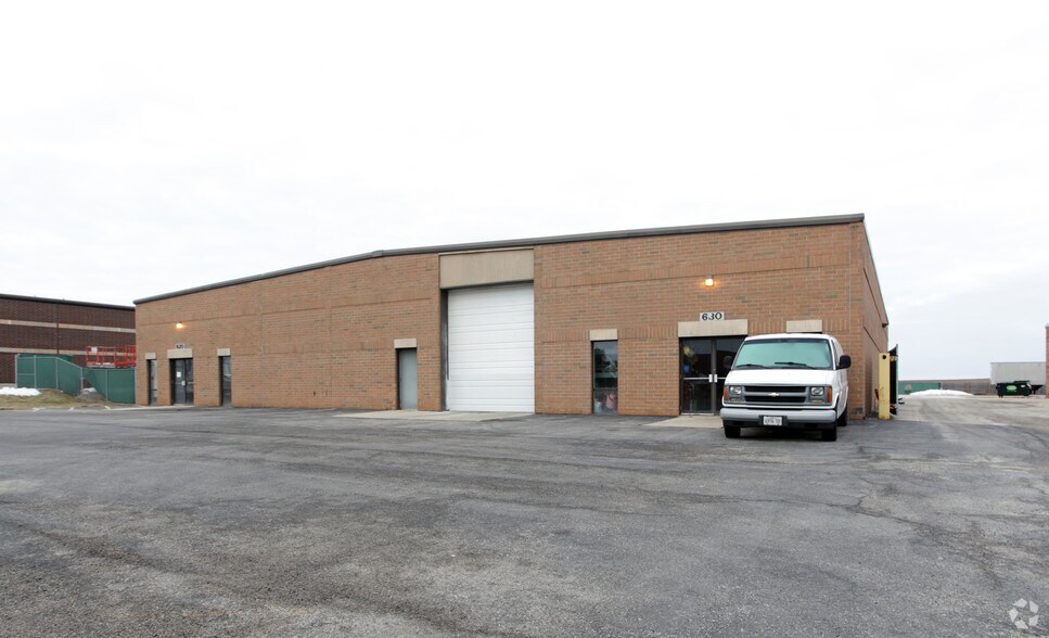 620-630 Heartland Dr, Sugar Grove, IL à vendre - Photo principale – Image 1 sur 15