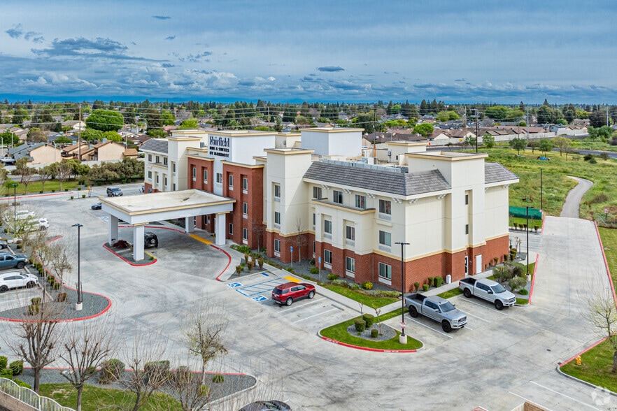 1225 Hillman St, Tulare, CA à vendre - Aérien – Image 3 sur 7