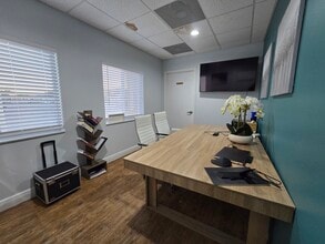 13131 Kings Lake Dr, Gibsonton, FL à louer Photo intérieure– Image 2 sur 12