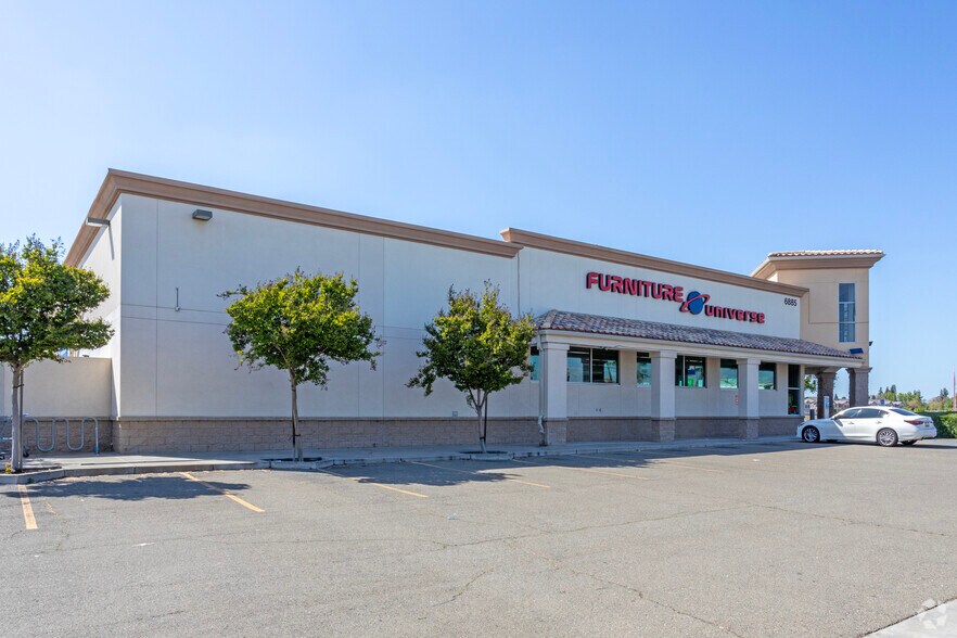 6885 N Willow Ave, Fresno, CA à vendre - Photo de l’immeuble – Image 3 sur 10