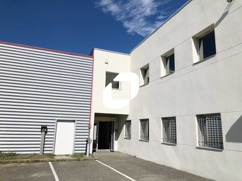 Bureau dans Saint Priest à vendre - Photo de l’immeuble – Image 2 sur 11