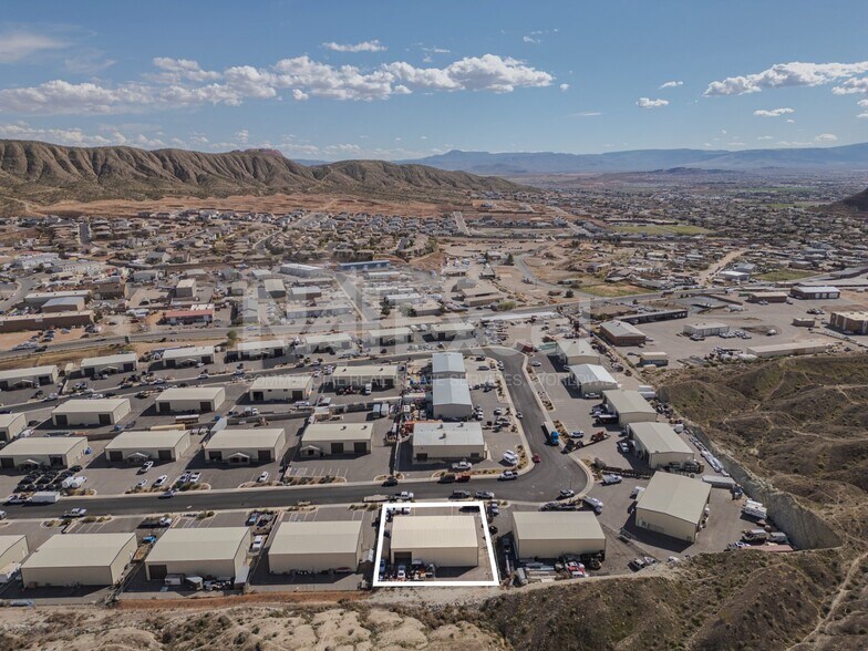 1385 E Hillcrest Dr, Washington, UT à louer - Photo de l’immeuble – Image 3 sur 4