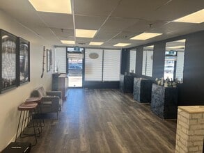 965 Dundas St W, Whitby, ON à louer Photo intérieure– Image 1 sur 7