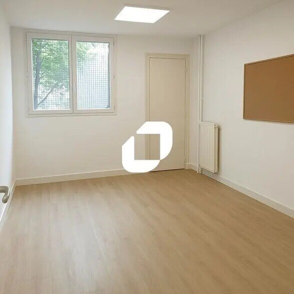 Local commercial dans Courbevoie à vendre - Photo de l’immeuble – Image 2 sur 4