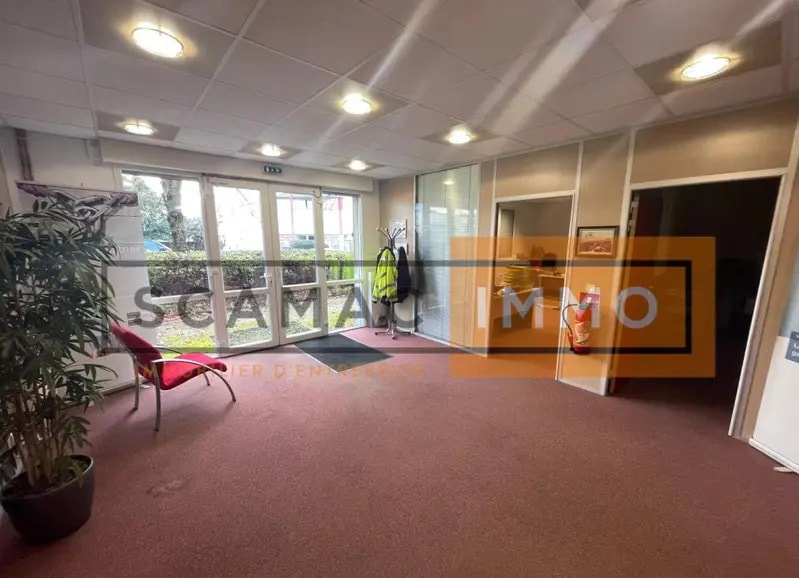Local d'activités dans Quincy-Voisins à vendre - Photo de l’immeuble – Image 1 sur 9