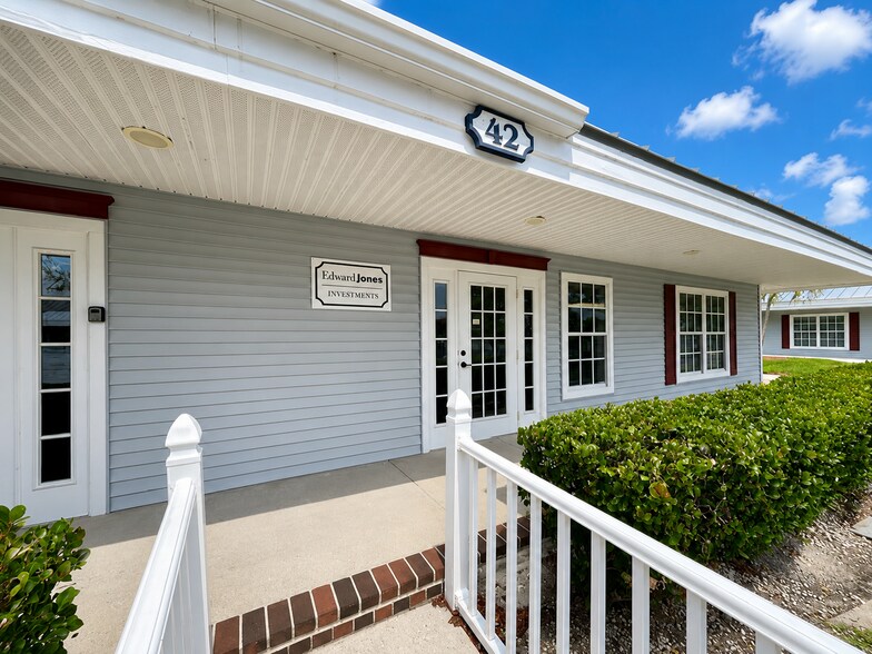 42 Barkley Cir, Fort Myers, FL à louer - Photo de l’immeuble – Image 2 sur 9