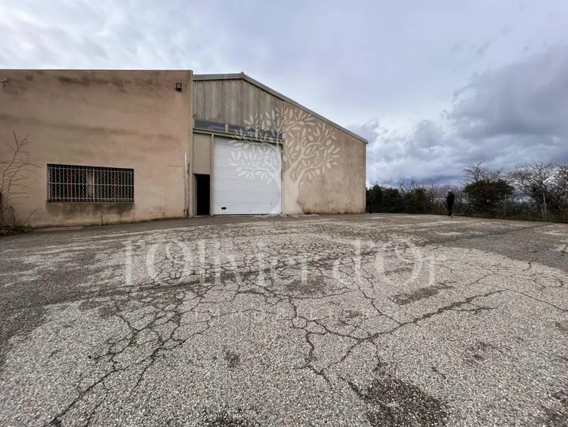 Industriel/Logistique dans Tulette à vendre Photo de l’immeuble– Image 1 sur 4