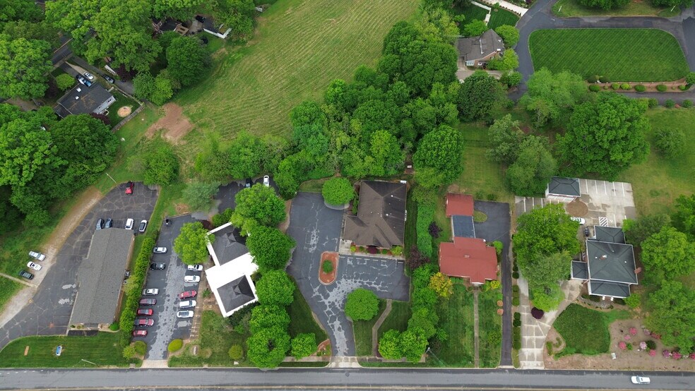 1217 Davie Ave, Statesville, NC à vendre - Photo de l’immeuble – Image 2 sur 22