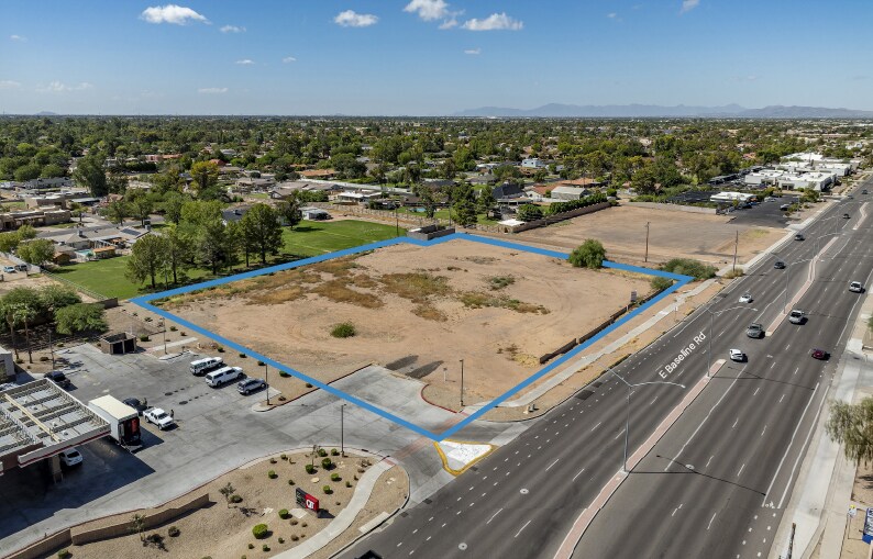 2679 E Baseline Rd, Gilbert, AZ à vendre - Photo de l’immeuble – Image 1 sur 2