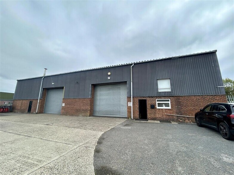 Unit 7 Crittall Dr, Braintree à louer - Photo de l’immeuble – Image 1 sur 11