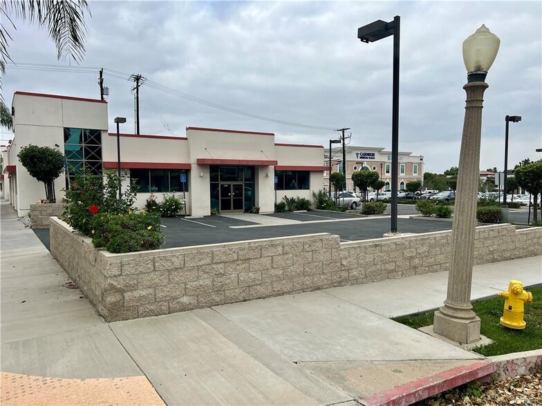 175 E 9th St, Corona, CA à louer - Photo de l’immeuble – Image 3 sur 19