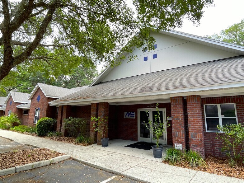 2209 NW 40th Ter, Gainesville, FL à louer - Photo de l’immeuble – Image 2 sur 14