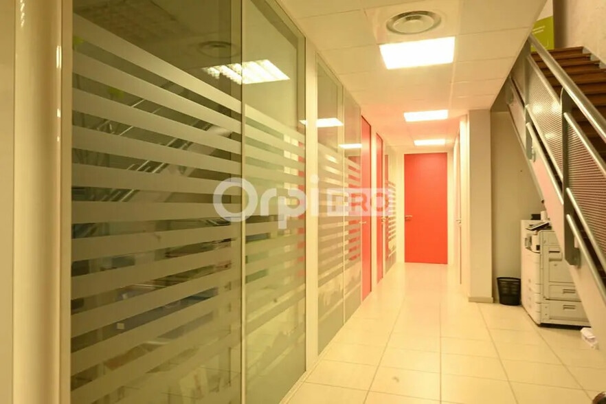 Bureau dans Meyzieu à louer - Photo de l’immeuble – Image 3 sur 9