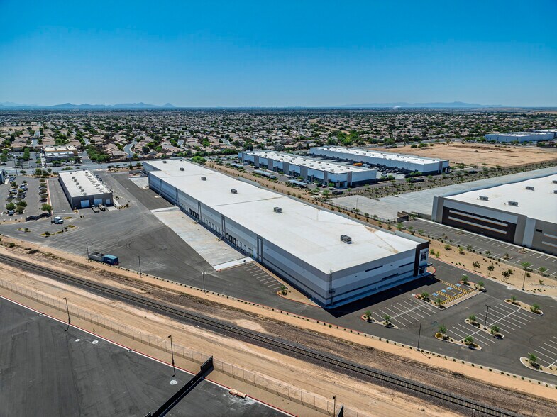 13550 N Dysart Rd, Surprise, AZ à louer - Photo de l’immeuble – Image 2 sur 9