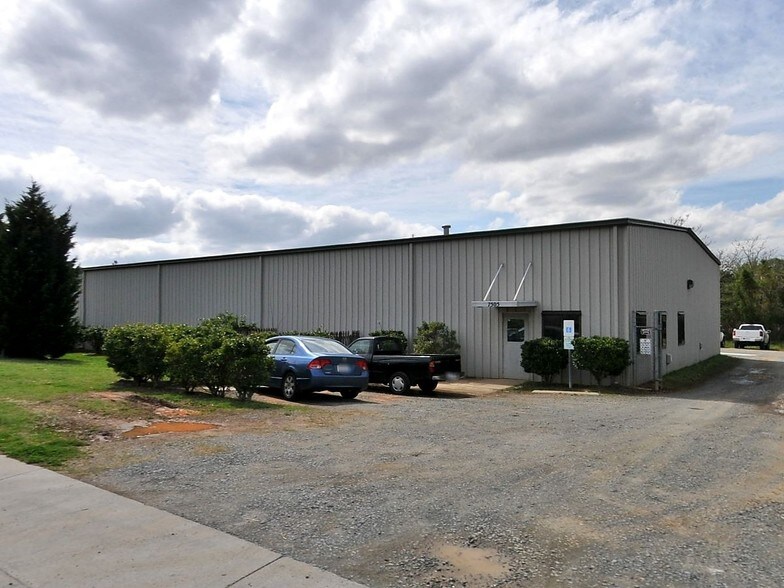 7505 Orr Rd, Charlotte, NC à vendre - Photo de l’immeuble – Image 2 sur 6