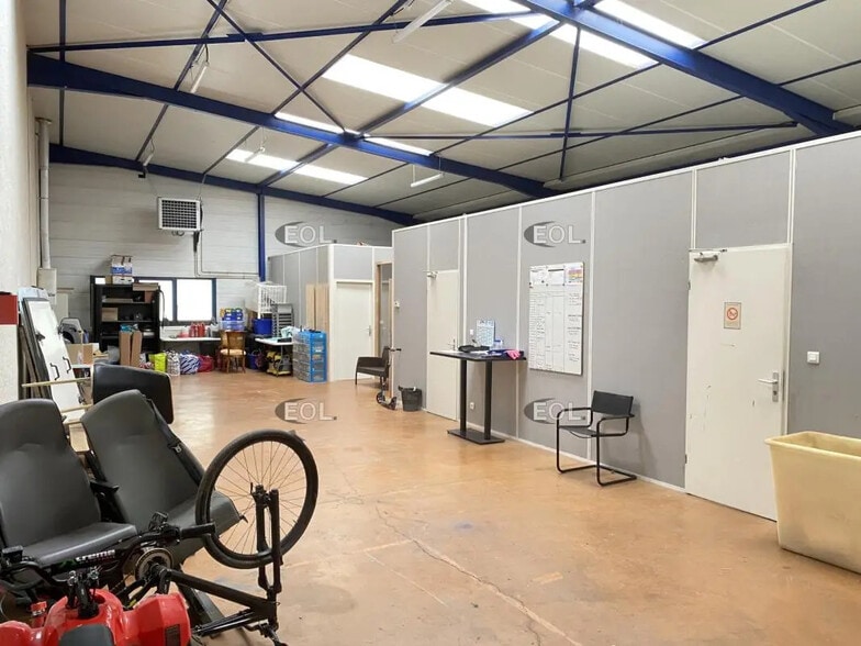 Local d’activités dans Saint-Genis-Laval à louer - Photo intérieure – Image 3 sur 7