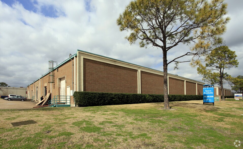 5700-5710 Savoy Ln, Houston, TX à louer - Photo de l’immeuble – Image 2 sur 9