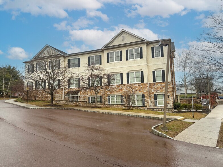 342 W Germantown Pike, Norristown, PA à vendre - Photo de l’immeuble – Image 2 sur 15