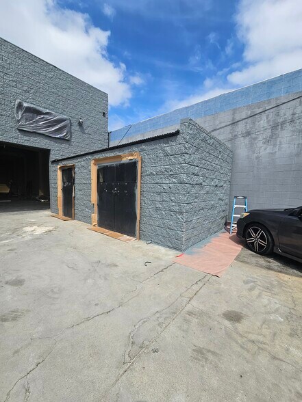 607 S Glenwood Pl, Burbank, CA à louer - Photo de l’immeuble – Image 2 sur 2