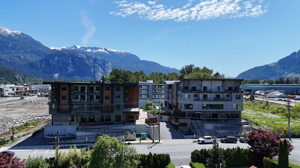 39668 Government Rd, Squamish, BC à vendre - Photo de l’immeuble – Image 2 sur 15