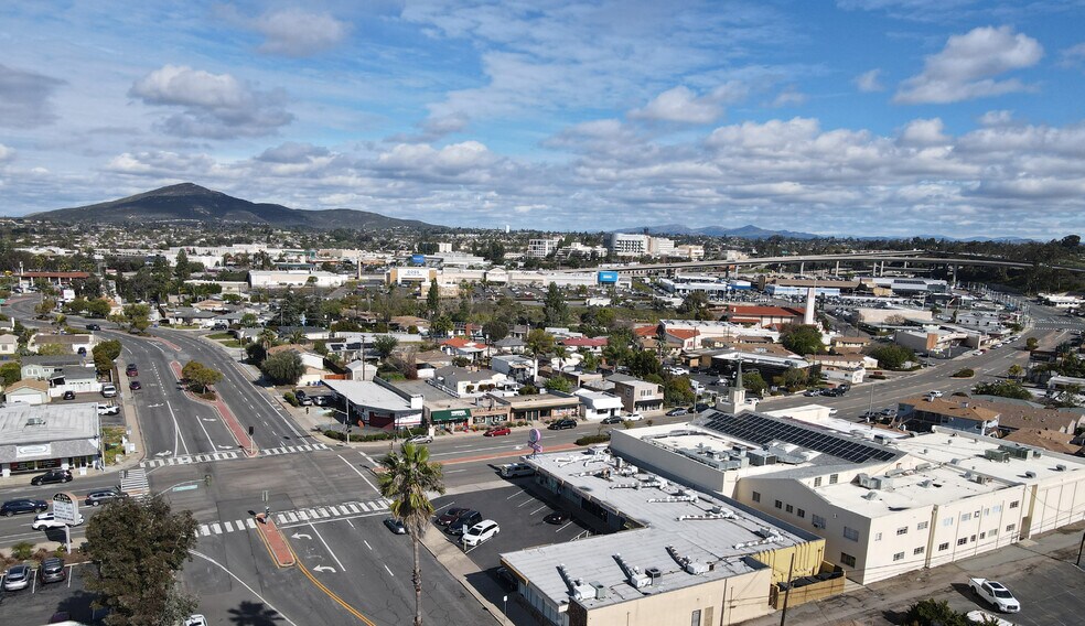 8801-8807 La Mesa Blvd, La Mesa, CA à louer - Photo de l’immeuble – Image 2 sur 4