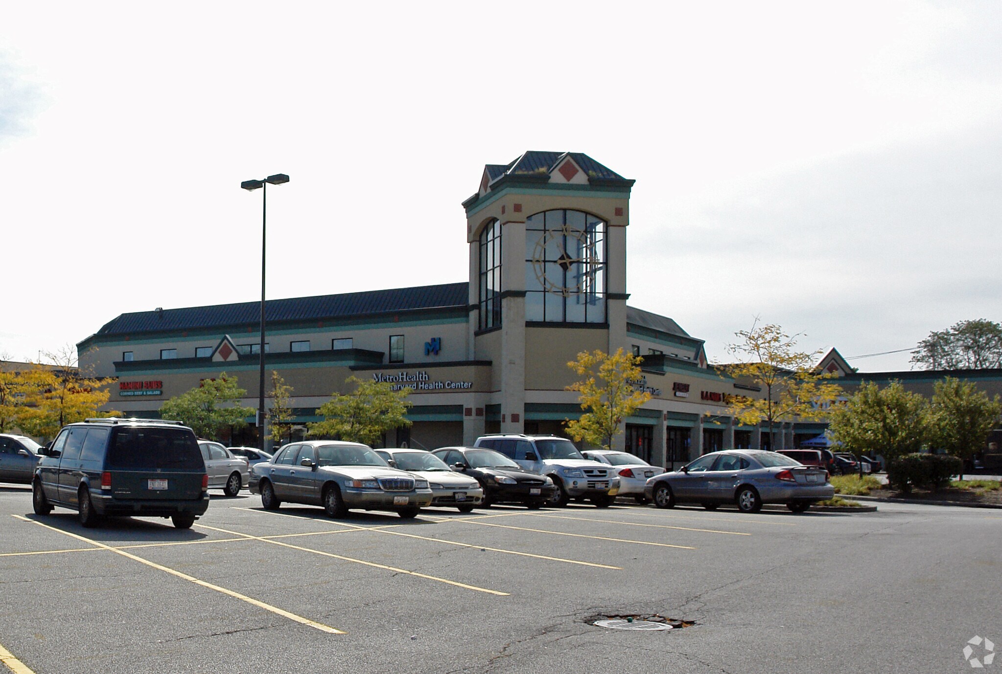 4071 Lee Rd, Cleveland, OH à louer Photo principale– Image 1 sur 13