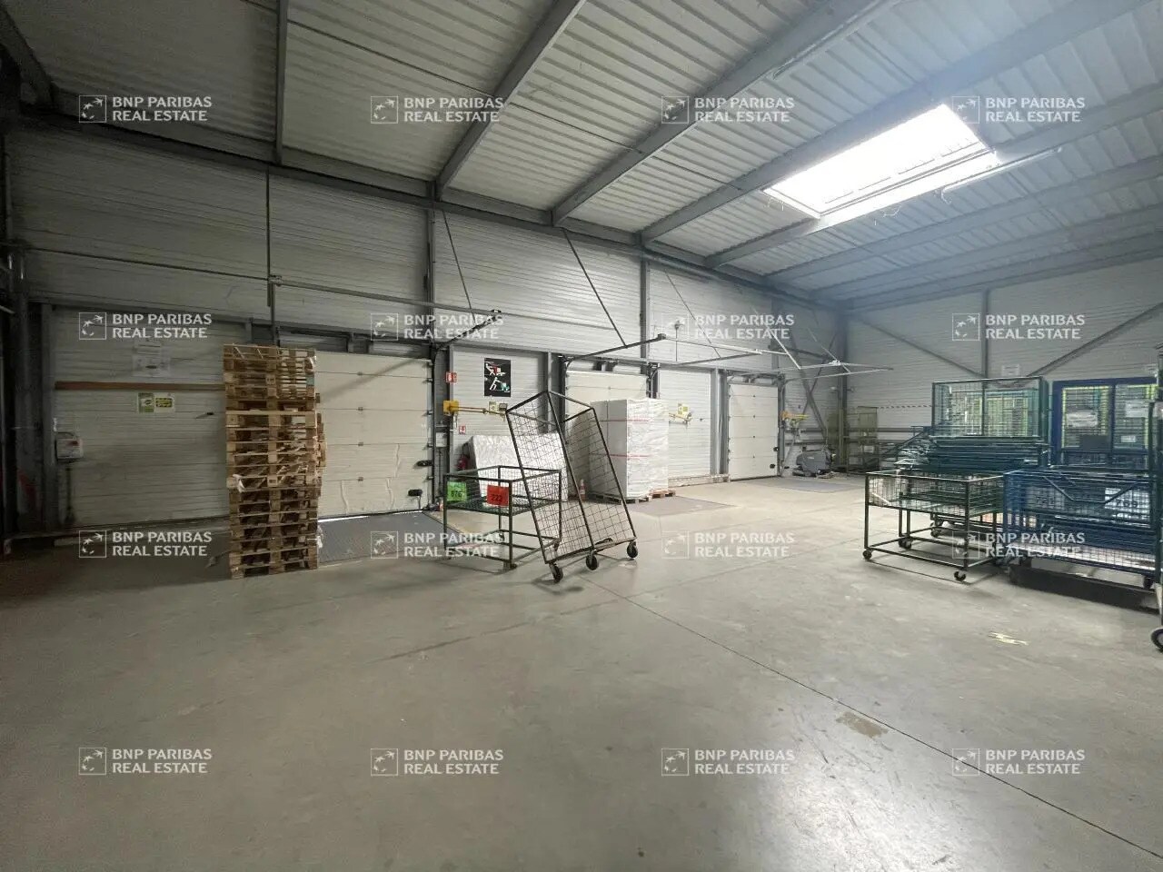 Local d’activités dans Plaisir à louer Photo de l’immeuble– Image 1 sur 14