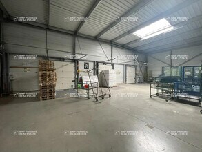 Local d’activités dans Plaisir à louer Photo de l’immeuble– Image 1 sur 14