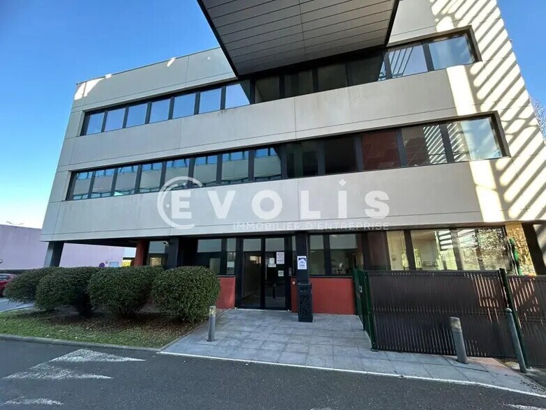 38 Allée Mégevie, Gradignan à louer - Photo de l’immeuble – Image 2 sur 14