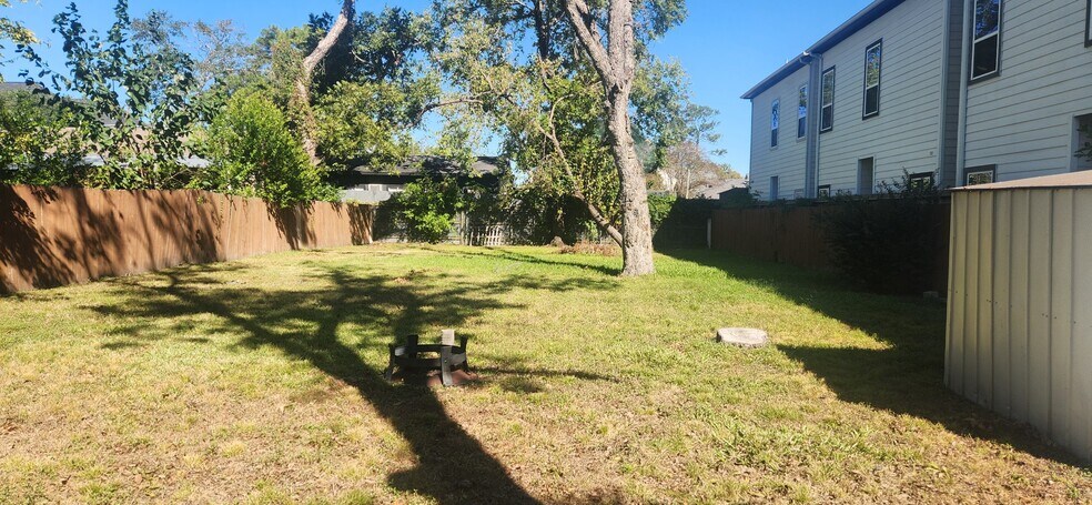 818 Thornton Rd, Houston, TX à louer - Photo de l’immeuble – Image 2 sur 3