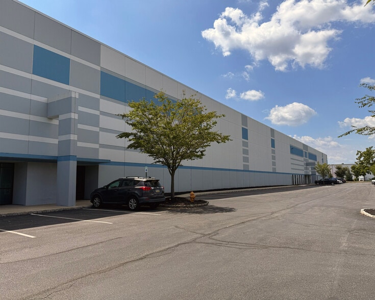 7522 Morris Ct, Allentown, PA à louer - Photo de l’immeuble – Image 2 sur 10
