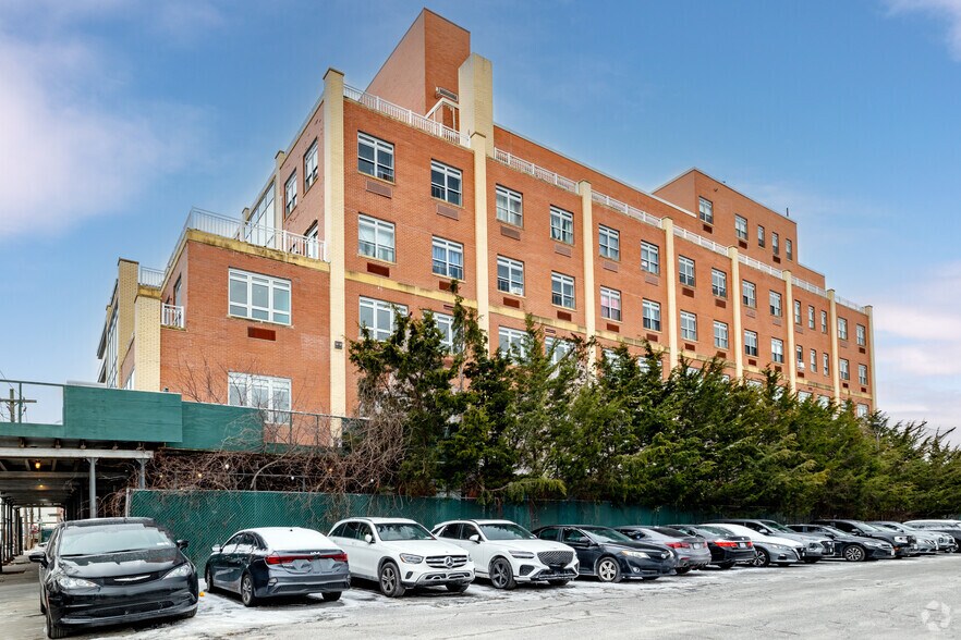 1434 110th St, College Point, NY à vendre - Photo de l’immeuble – Image 2 sur 7