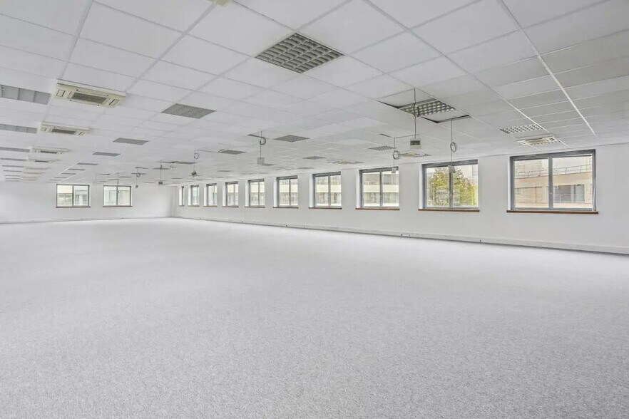 215 Avenue Georges Clemenceau, Nanterre à louer - Photo de l’immeuble – Image 2 sur 15