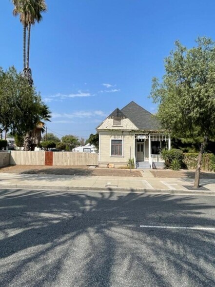 1101 W Burbank Blvd, Burbank, CA à louer - Photo de l’immeuble – Image 1 sur 24