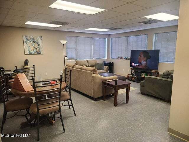 8489 McDonald Rd, Pass Christian, MS à vendre - Photo intérieure – Image 1 sur 3