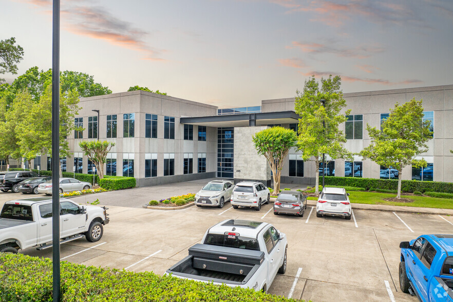 245 Commerce Green Blvd, Sugar Land, TX à louer - Photo de l’immeuble – Image 1 sur 4