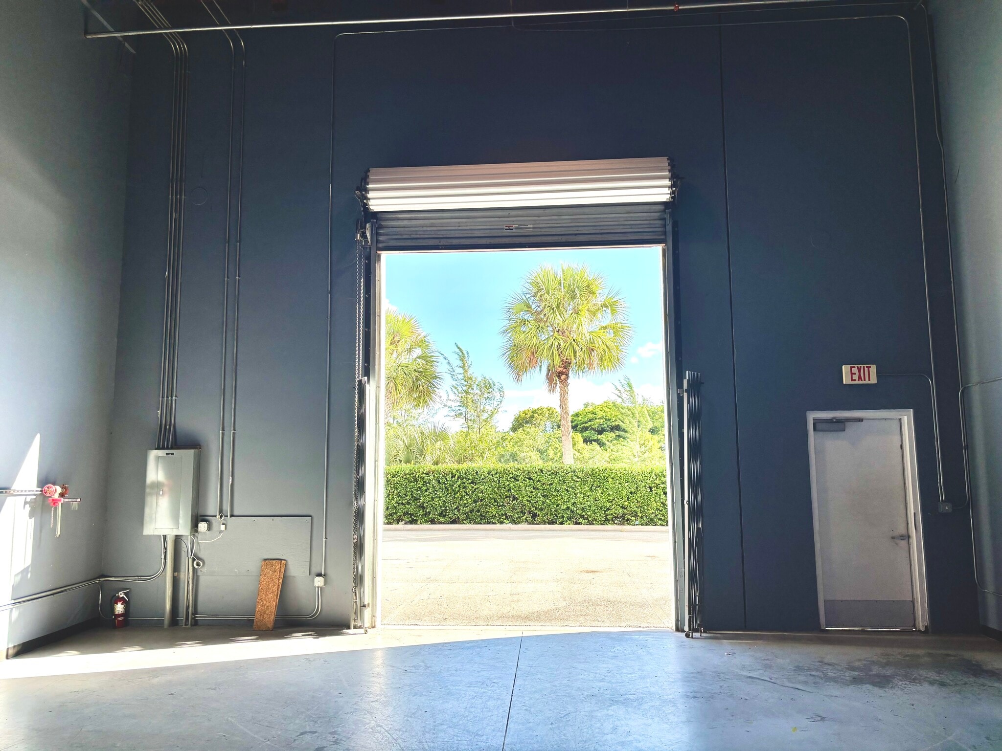 9150 Belvedere Rd, Royal Palm Beach, FL à louer Photo intérieure– Image 1 sur 7