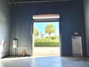 9150 Belvedere Rd, Royal Palm Beach, FL à louer Photo intérieure– Image 1 sur 7