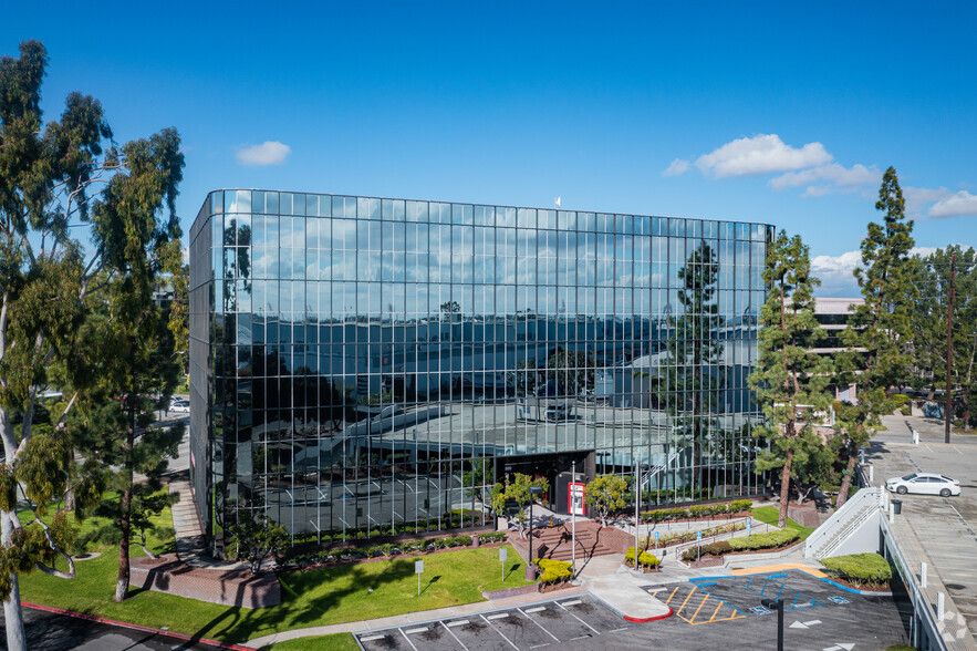 5800 S Eastern Ave, Commerce, CA à louer - Photo de l’immeuble – Image 1 sur 13