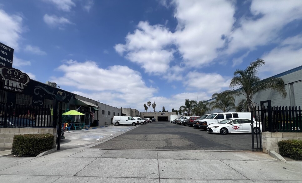 14809 Crenshaw Blvd, Gardena, CA à vendre - Photo de l’immeuble – Image 2 sur 7