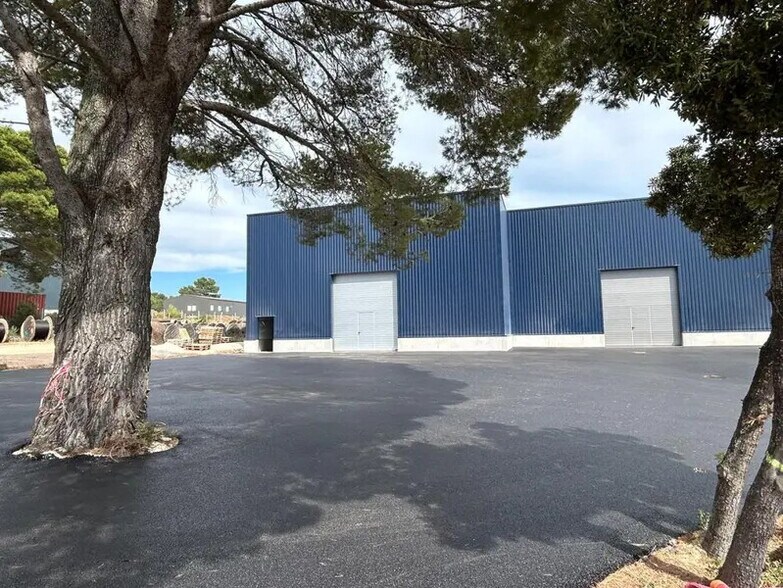 Industriel/Logistique dans Signes à louer - Photo de l’immeuble – Image 1 sur 1