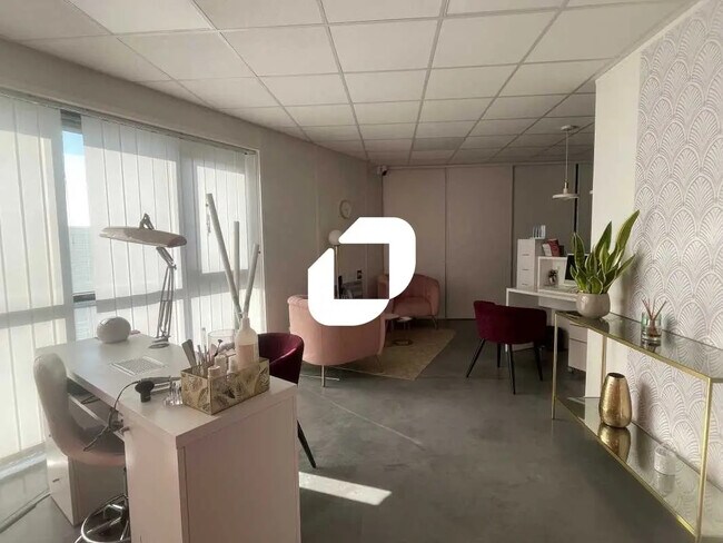 Plus de détails pour Local commercial à louer