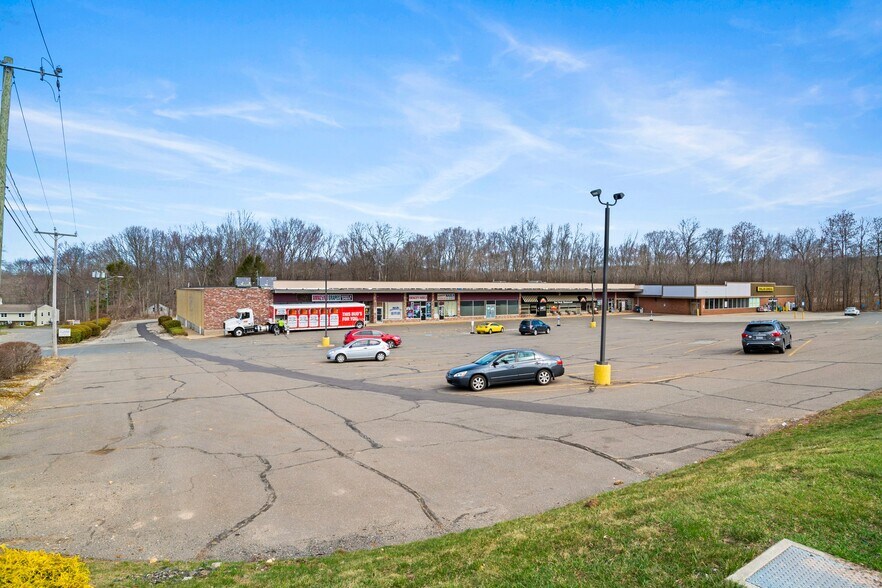 591 Middle Tpke, Storrs Mansfield, CT à louer - Photo de l’immeuble – Image 1 sur 11