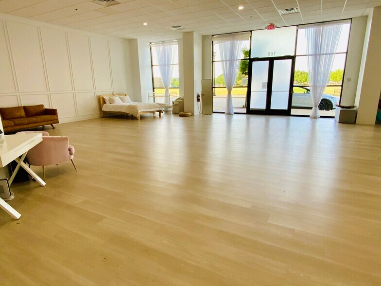 400 S Oak St, Roanoke, TX à louer - Photo intérieure – Image 3 sur 17