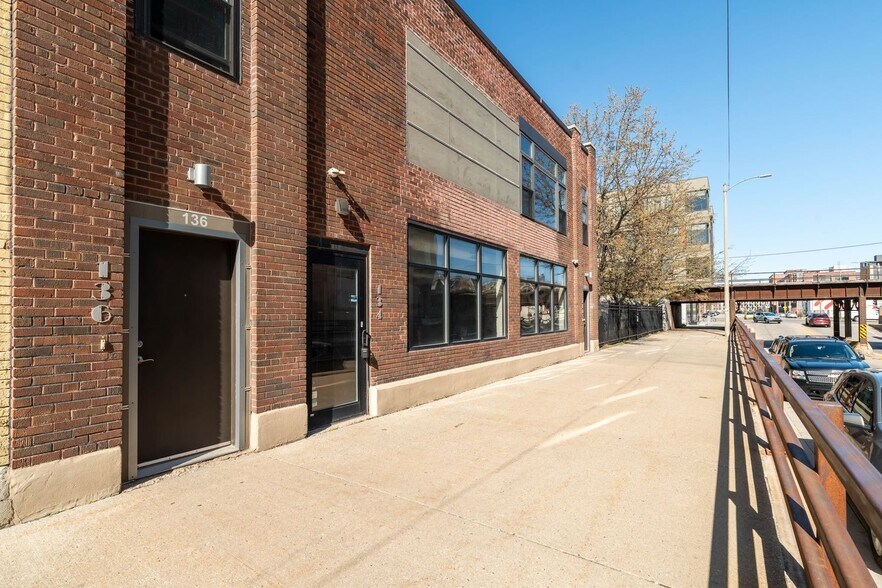 134 W Pittsburgh Ave, Milwaukee, WI à louer - Photo de l’immeuble – Image 1 sur 20